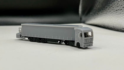6402R - MB Actros 4 x 2 ohne Fahrer, Gardinenauflieger und Mitnahmestapler