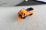 9051 – Actros 4 x 2 mit Schneeschieber, Fertigmodell  mit Blinklichtern/ Actros 4 x 2 with snow shovel, ready-made model with flashing lights