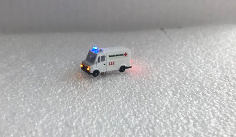 9044 - Rettungswagen beleuchtet /Ambulance lights up