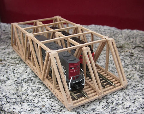 157 Gitterbrücke, Länge ca. 127,5 mm zweispurig / Lattice bridge made of beech wood